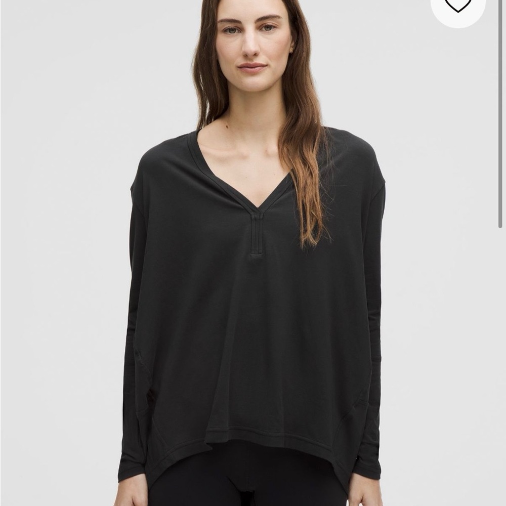 lululemon athletica Back in Action long sleeve V neck sz 4